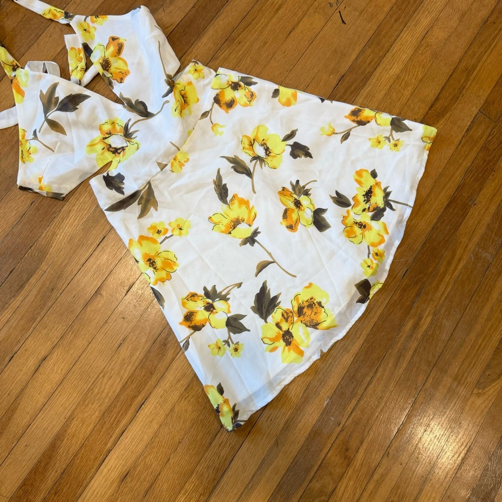 Revolve Superdown Simone White Sunflower Halter M… - image 5